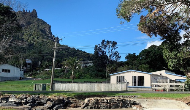 Classic NZ Bach on the Waterfront - Whangarei Heads