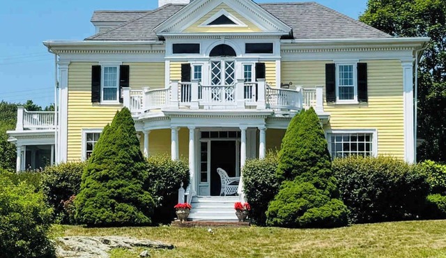 Classic oceanview cottage