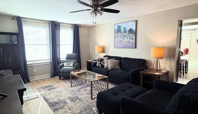 Classic Old Town Charm, Thoughtfully Elevated retreat for visits &extended stays