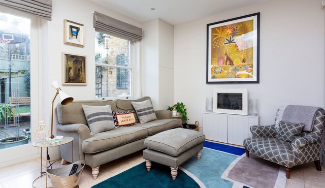 Classic on Calbourne, by Veeve