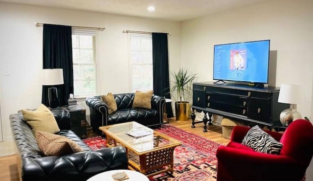 Classic on Cherry- Private Home - 1.3m from Town square -Covington -Mystic Falls