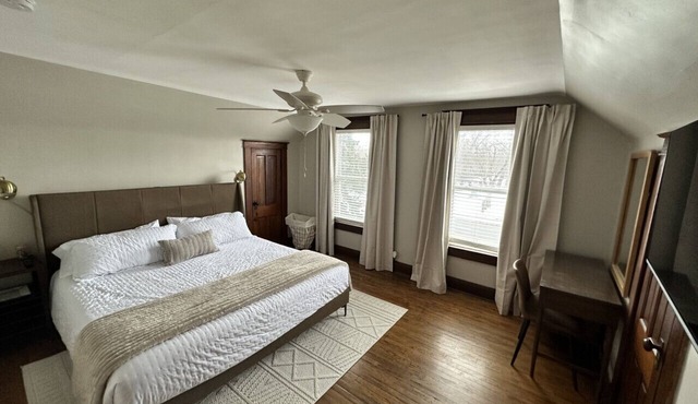 Classic One-Bedroom apartment with King Bed