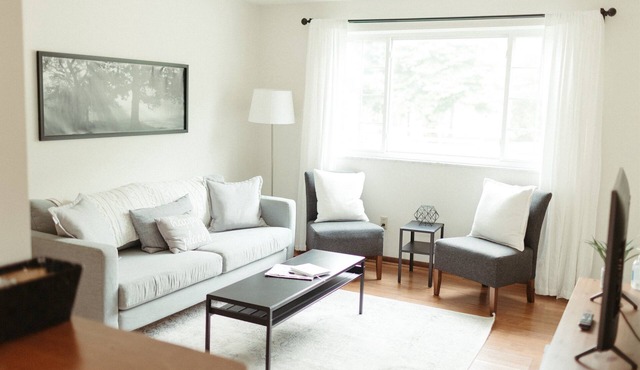 Classic, Peaceful Flat in Great Location!