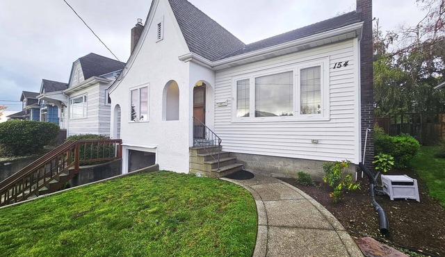 Classic Phinney Ridge Gem, Renovated 4BR Walk to Green Lake & Woodland Park Zoo