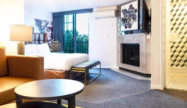 Classic Reunion at the Rooftop Poolside Bar, 4 Pet-Friendly Units!