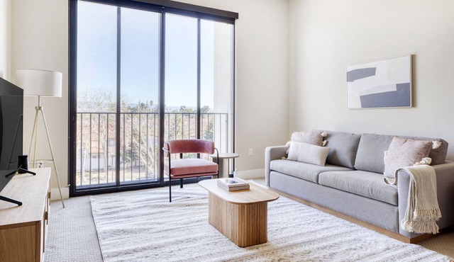 Classic Santana Row 1BR w/Gym & Lounge, highway access, by Blueground