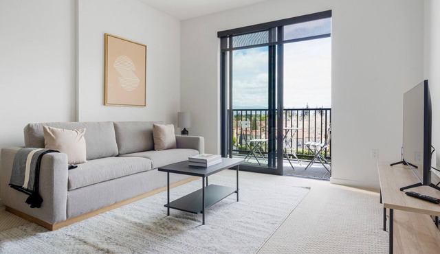 Classic Santana Row 1BR w/Gym & Pool, 10 mins to Google, by Blueground