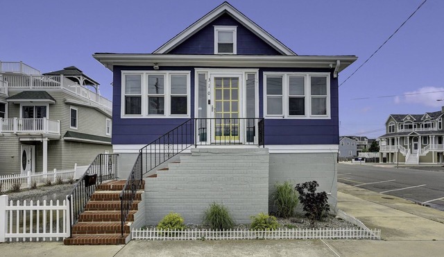 Classic Shore House in the Heart of Beach Haven