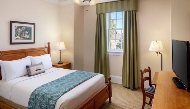 Classic Southern Charm Room w/Queen Bed Next to Berea College – Walkable Spot!