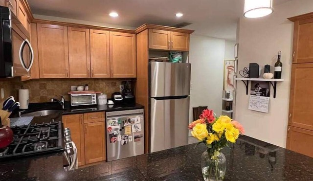 Classic & stylish condo near iconic Boston Harbor