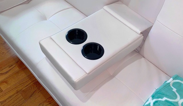 Classic/stylish Row Home in Heart of Bmore. Fast wifi. Pet friendly.