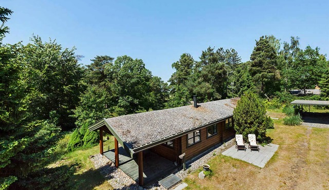 Classic summer house with Arresø view