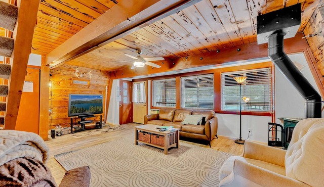 Classic Tahoe Charm – 3 Ski Resorts Within 5 Miles