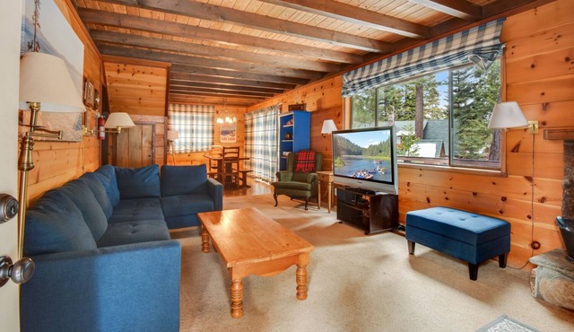 Classic Tahoe Cottage - 1/2 Mile to Beach, Dogs Ok