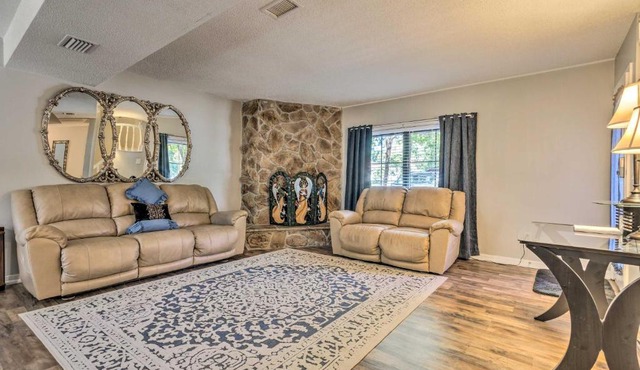 Classic Townhome Less Than 9 Mi to Pensacola Beach!