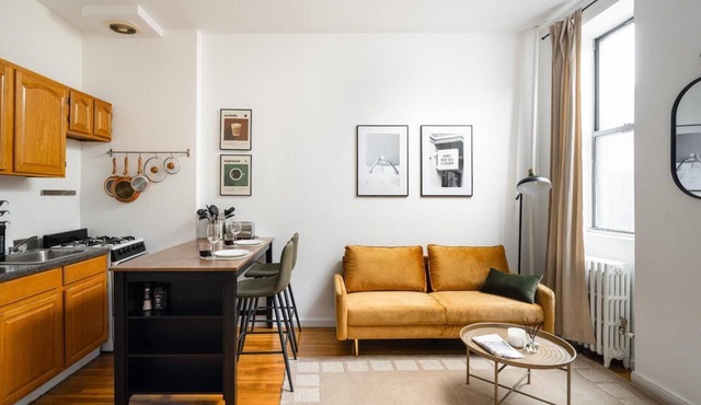 Classic Townhouse 1BD Park Slope, nr Prospect Park
