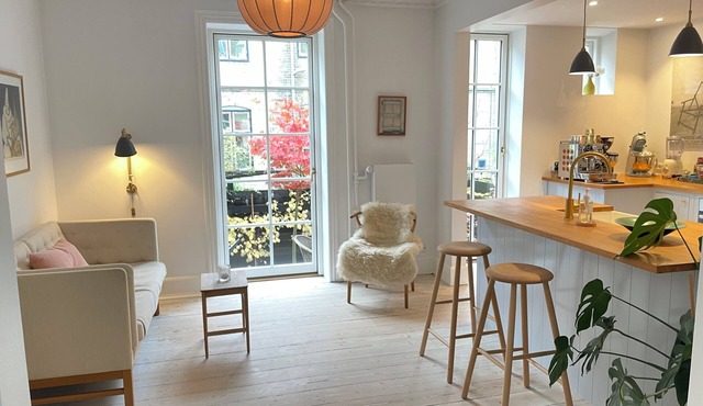 Classic townhouse near beach, park and metro