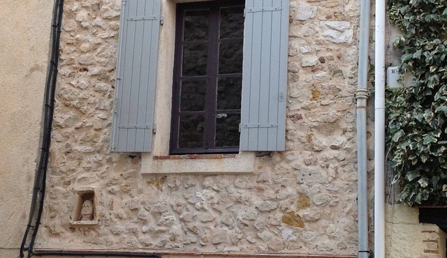 Classic Vieil Antibes House With Roof Terrace Offering Sea Views