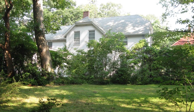 Classic Vineyard Home with Private Beach Access