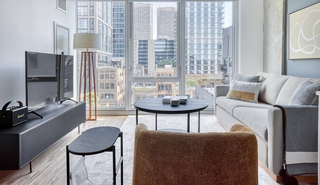 Classic West Loop 1BR w/ Pool, Gym & Lounge, nr L, by Blueground