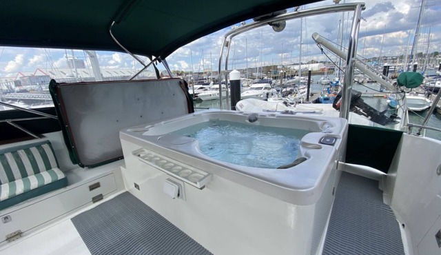 Classic Yacht Nadine with Hot Tub, Poole Harbour Bay