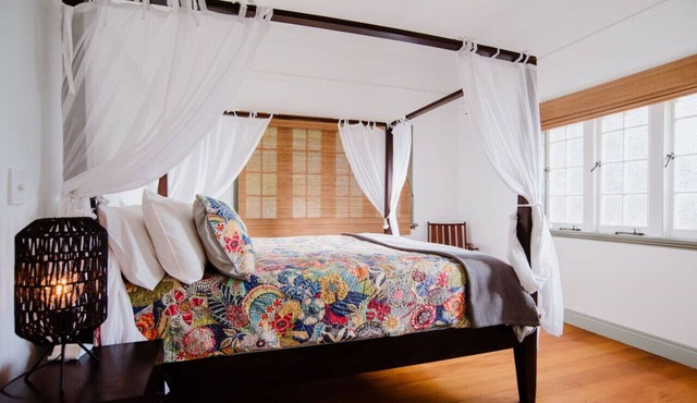 Classical King Bed Home @ Edge hill; 5km to Cairns