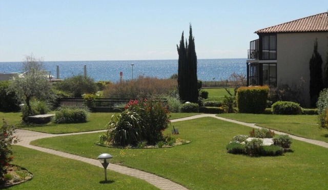 Classified 2* T2 + cabin apartment facing the sea - Miramar beach - private parking