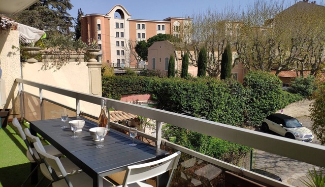Classy 4-star 2-bedroom apartment in the center of Aix with parking and terrace