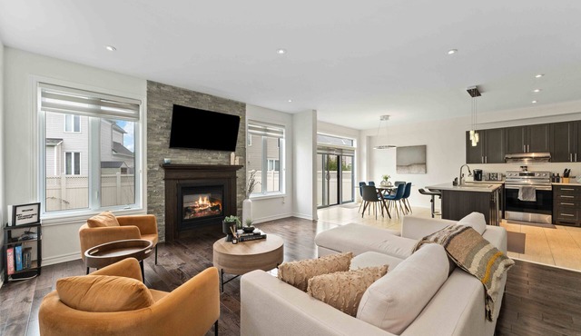 Classy and Inviting 4BD | 15 MINS 2DT