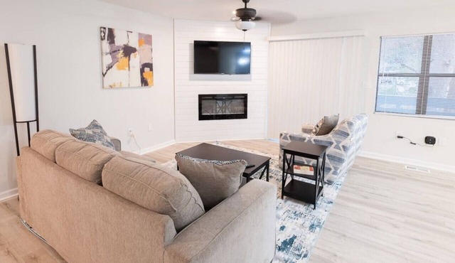 Classy Condo Near Lake Hartwell