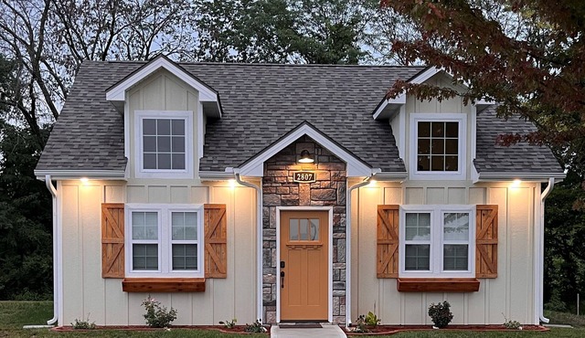 Classy Cottage new home in quaint neighborhood