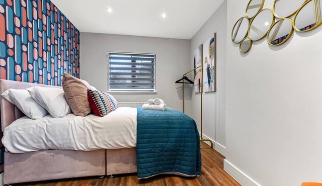 Classy, Cozy 5BD House in London