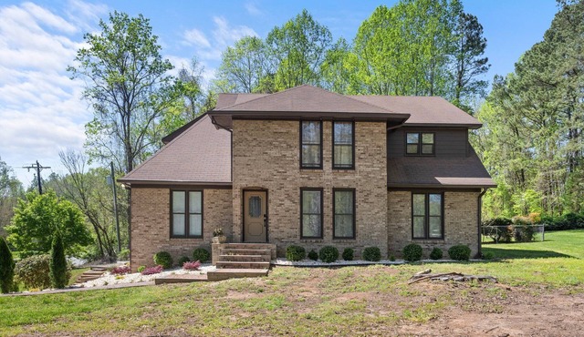 Classy Cozy Close to everything Spacious 4-bedroom house in marvelous Greensboro