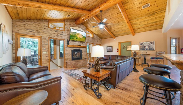 Classy, custom 6BR cabin. 3,800 square feet on 2 acres w hot tub, game room