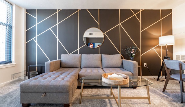 Classy| Mins to DC| Gym l Pool l |Work Space