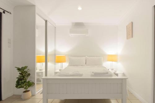 Classy Modern self contained Studio- Private & Peaceful