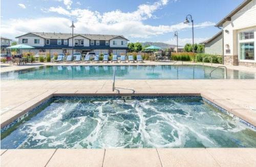 Classy Modern Townhome with Pool, Hot Tub and More!