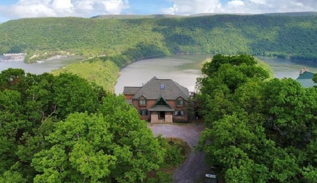 Classy Mountain Top Lake View: one of the best in PA! Hot tub, Fire-pit, grill