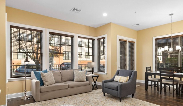 Classy Open Concept Condo!