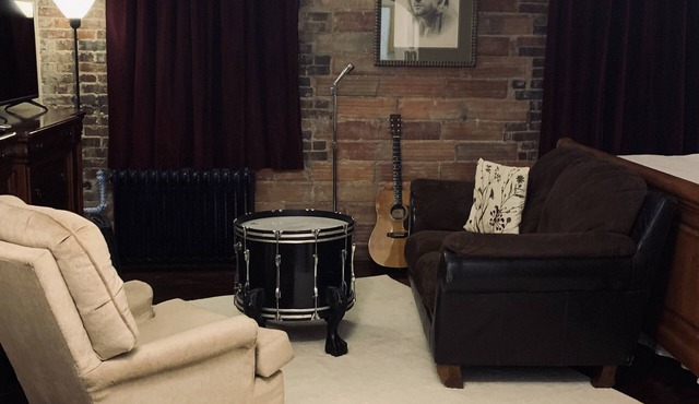 Classy Rock and Roll Suite "Partner of Rail Explorers" in Boone Extended Stay