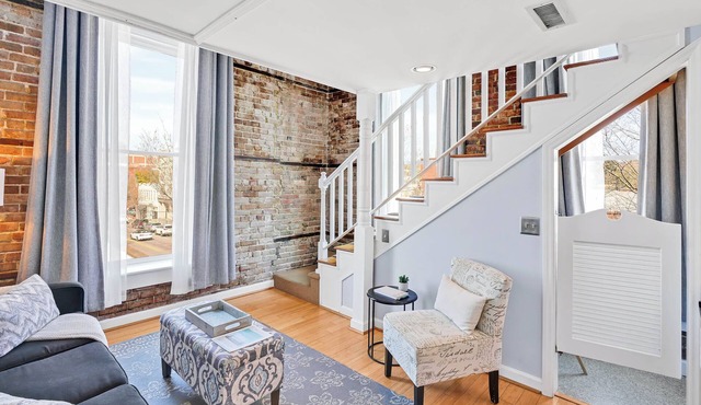 Claus Quarters on Front! Perfect location in the Heart of Downtown!