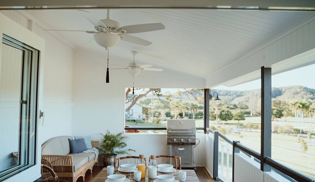 Clayfield House on acreage 10 minutes from beaches