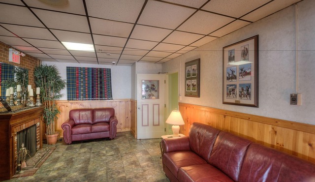 Claymore inn & Suites