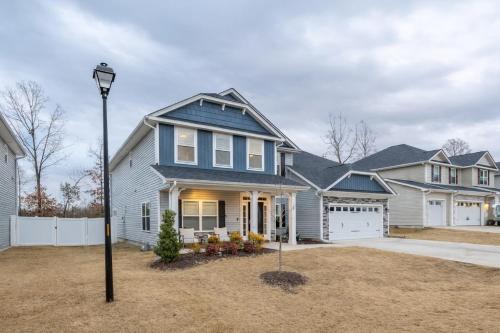 Clayton 6-Beds Family Home Near Raleigh Sleeps 12