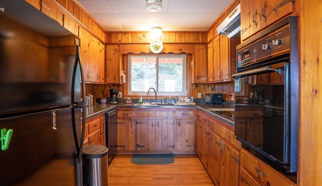 Clayton, GA (NE Georgia) Cozy Mountain Cabin with View-Hillcrest Lodge