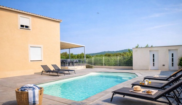 Cléa and Maé's villa in the heart of nature