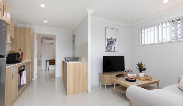 Clean 1 Bdr Apt w/AC & Kitchen | Parking | 139F1