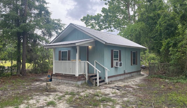 Clean 1-bedroom 1 bath house Kingsland