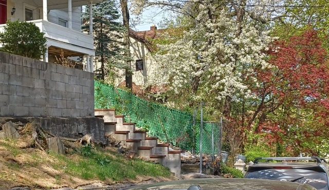 Clean 1-bedroom room with full bathroom in Yonkers