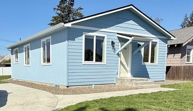 Clean 2 Bed Bungalow, Free Parking, Fast WiFi, Near GU